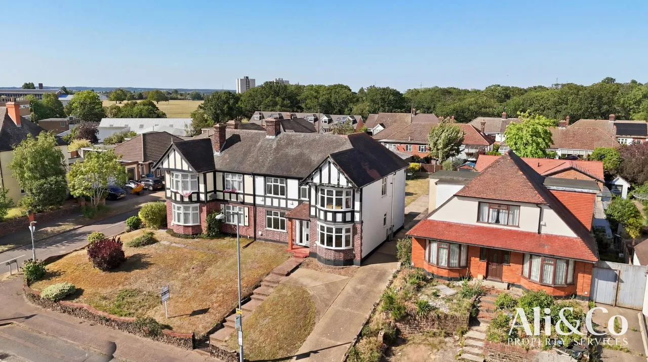 4 bed house for sale — Wood View, Grays, Essex, RM16 2WJ