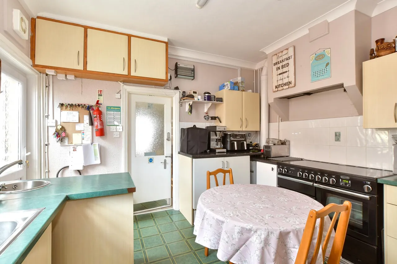 Sandown, PO36, photo 6