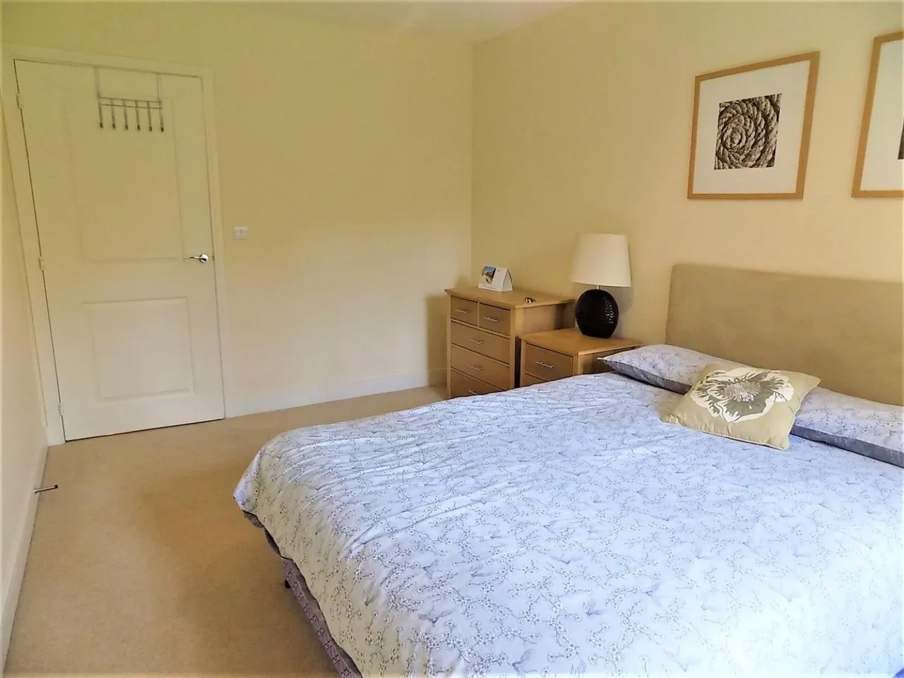 Wallis Square, Farnborough, GU14, photo 10