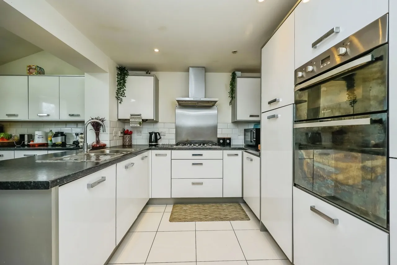 Dexters Grove, Hucknall, Nottingham, Nottinghamshire, NG15, photo 3