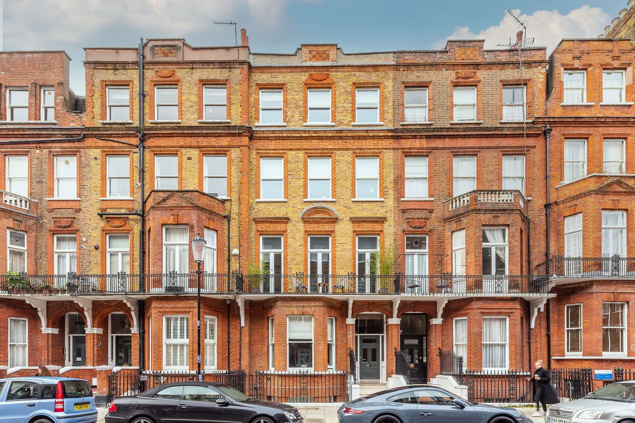 Flat 3, 39 Rosary Gardens, London, photo 2