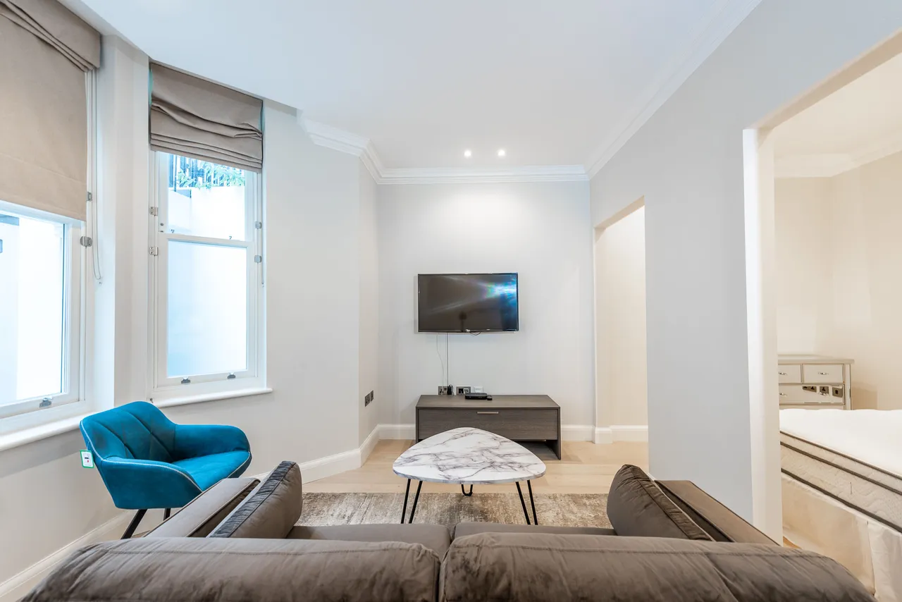 flat to rent — Flat 3, 39 Rosary Gardens, London