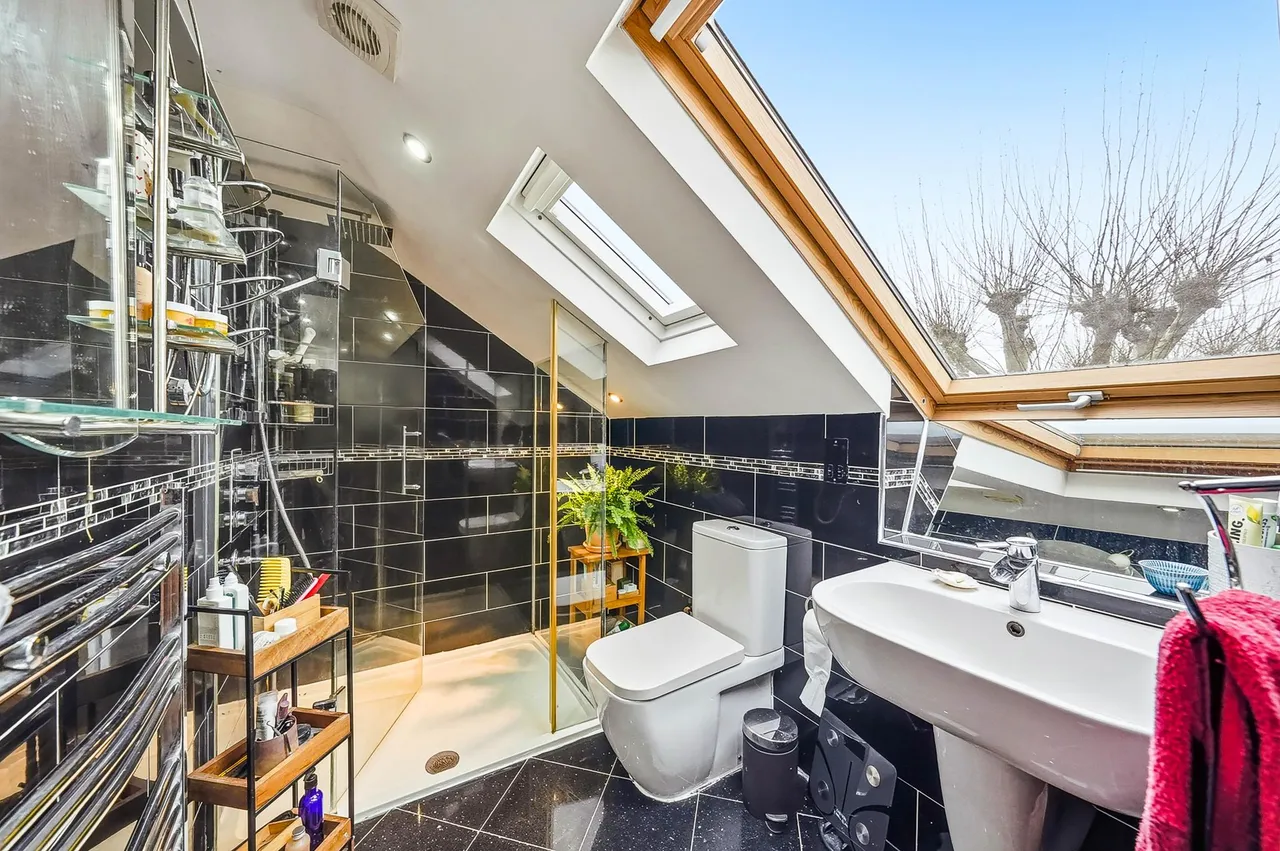 Rosedale Road, London, E7, photo 19