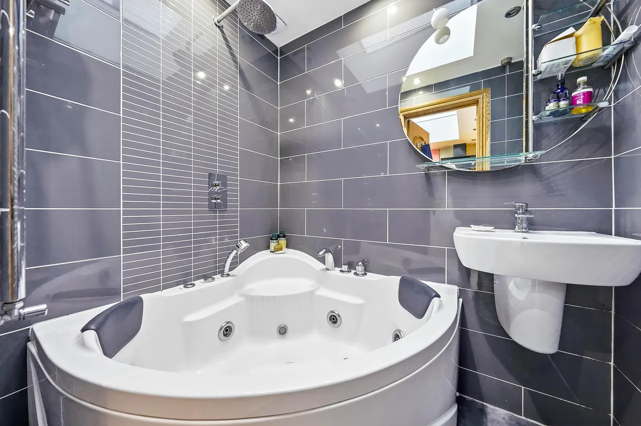 Rosedale Road, London, E7, photo 17