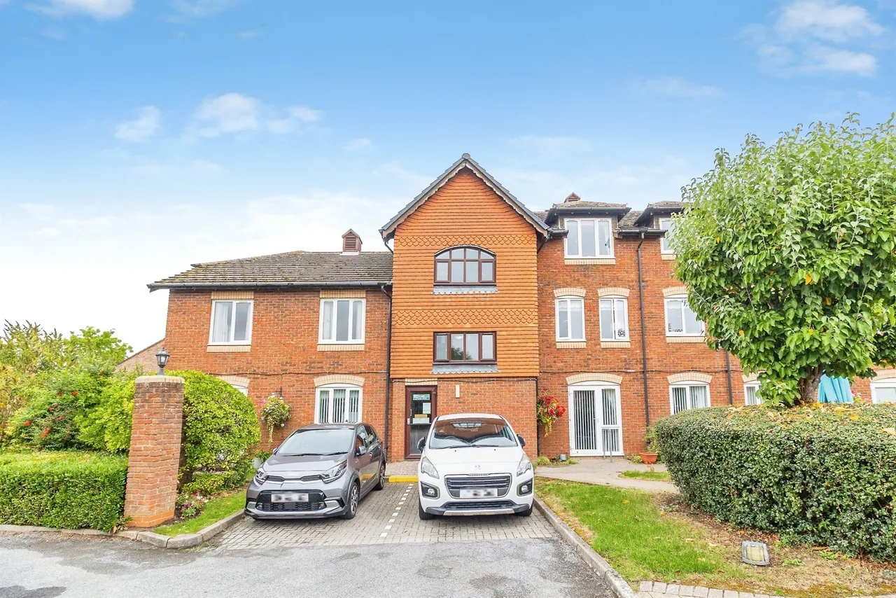 1 bed retirement property for sale, Laburnum Court, Leighton Buzzard, LU7