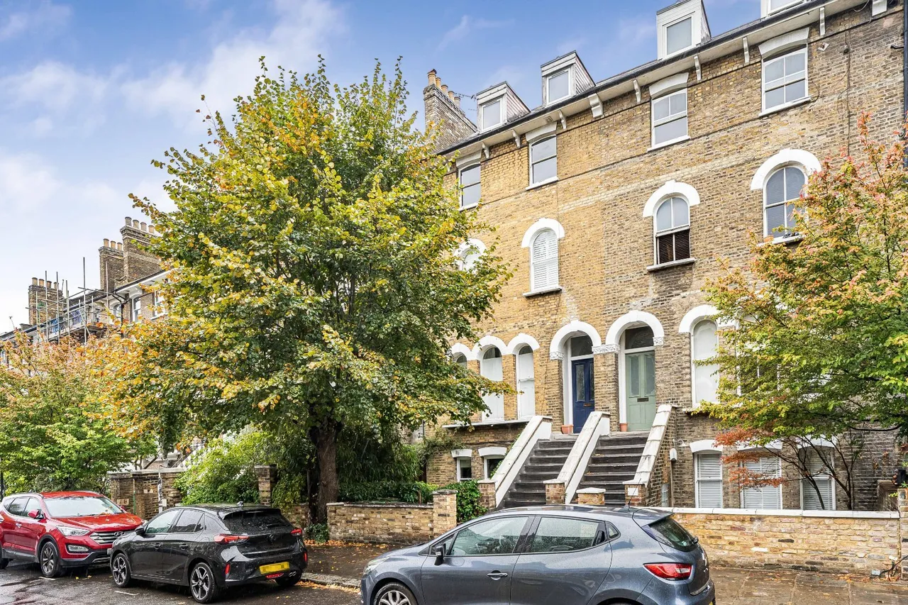 3 bed flat to rent, North Villas, Camden, NW1