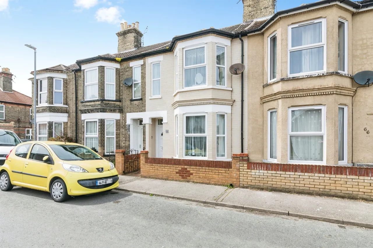 3 bed house for sale — Beaconsfield Road, Lowestoft