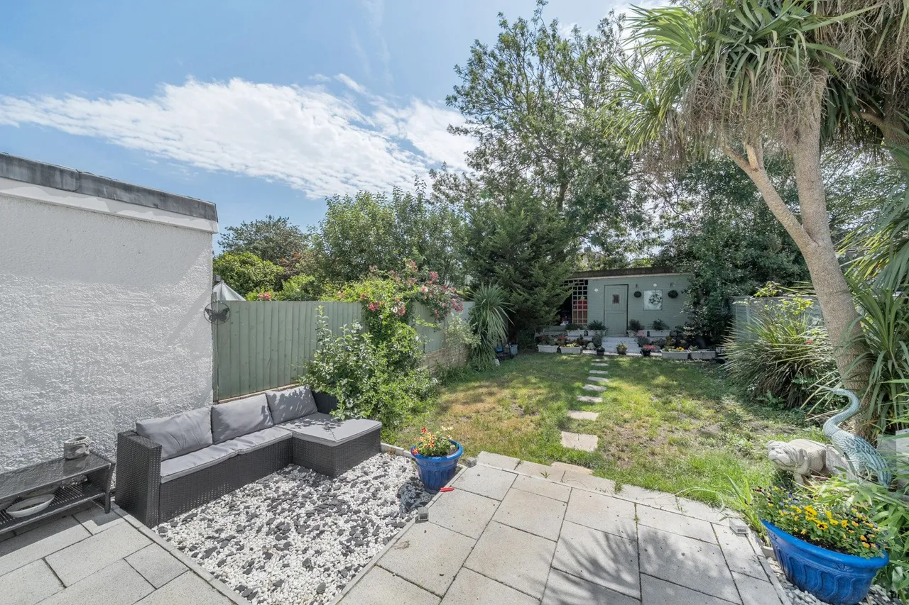 Shuttle Close, DA15, photo 22