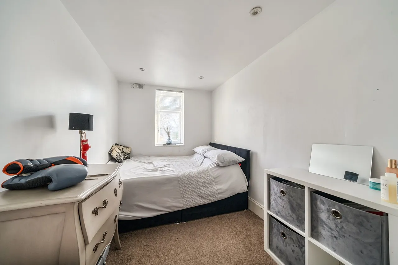 Shuttle Close, DA15, photo 10