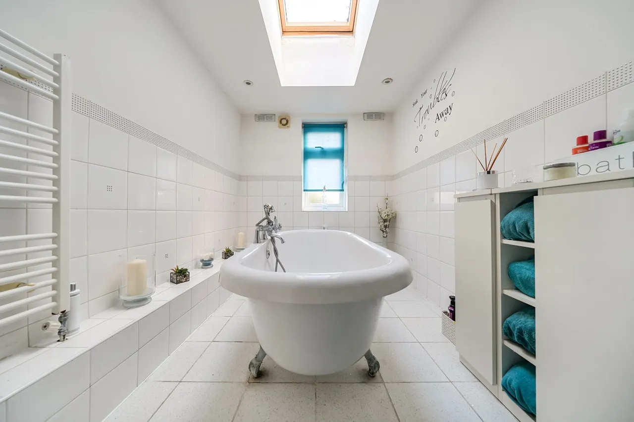 Shuttle Close, DA15, photo 7
