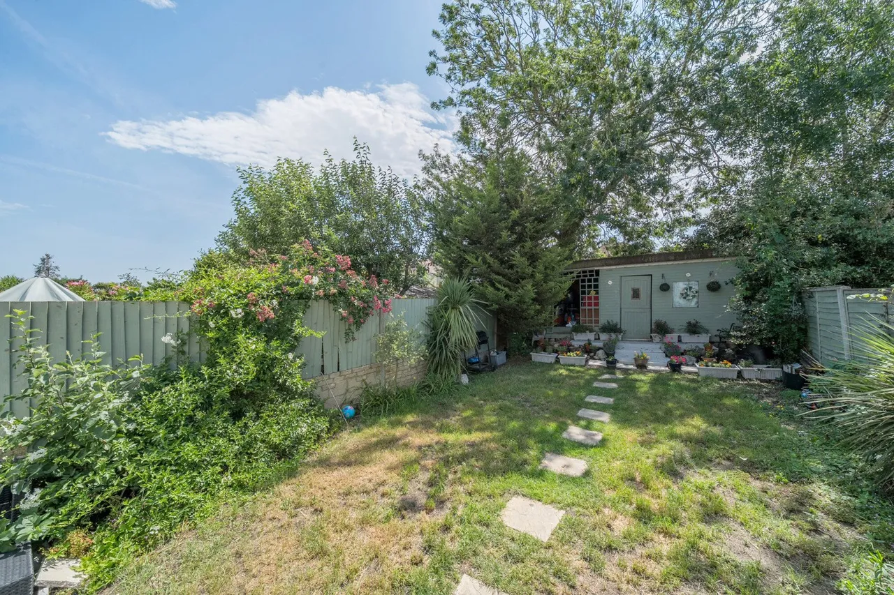 Shuttle Close, DA15, photo 20