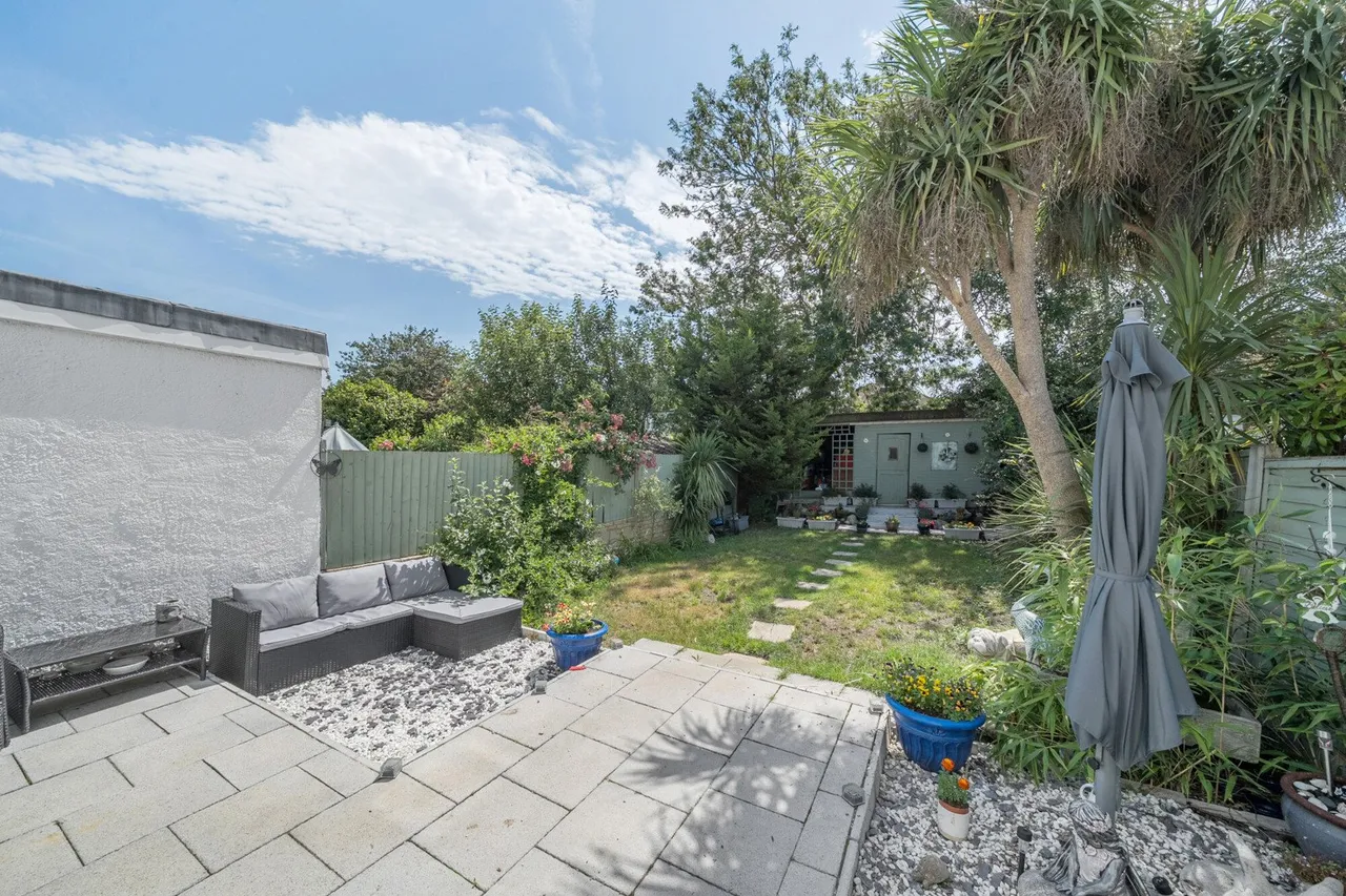 Shuttle Close, DA15, photo 19