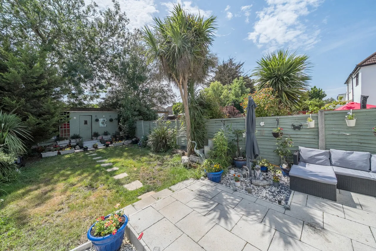 Shuttle Close, DA15, photo 23