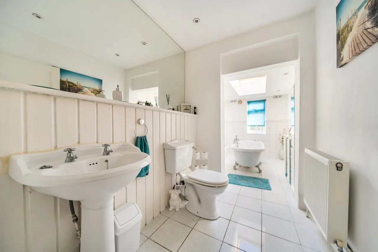 Shuttle Close, DA15, photo 8