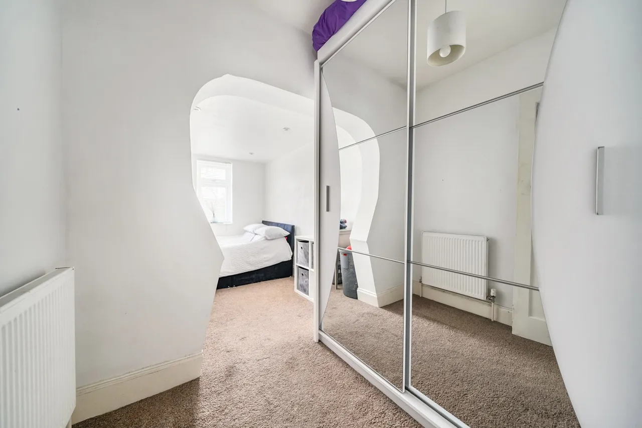 Shuttle Close, DA15, photo 18