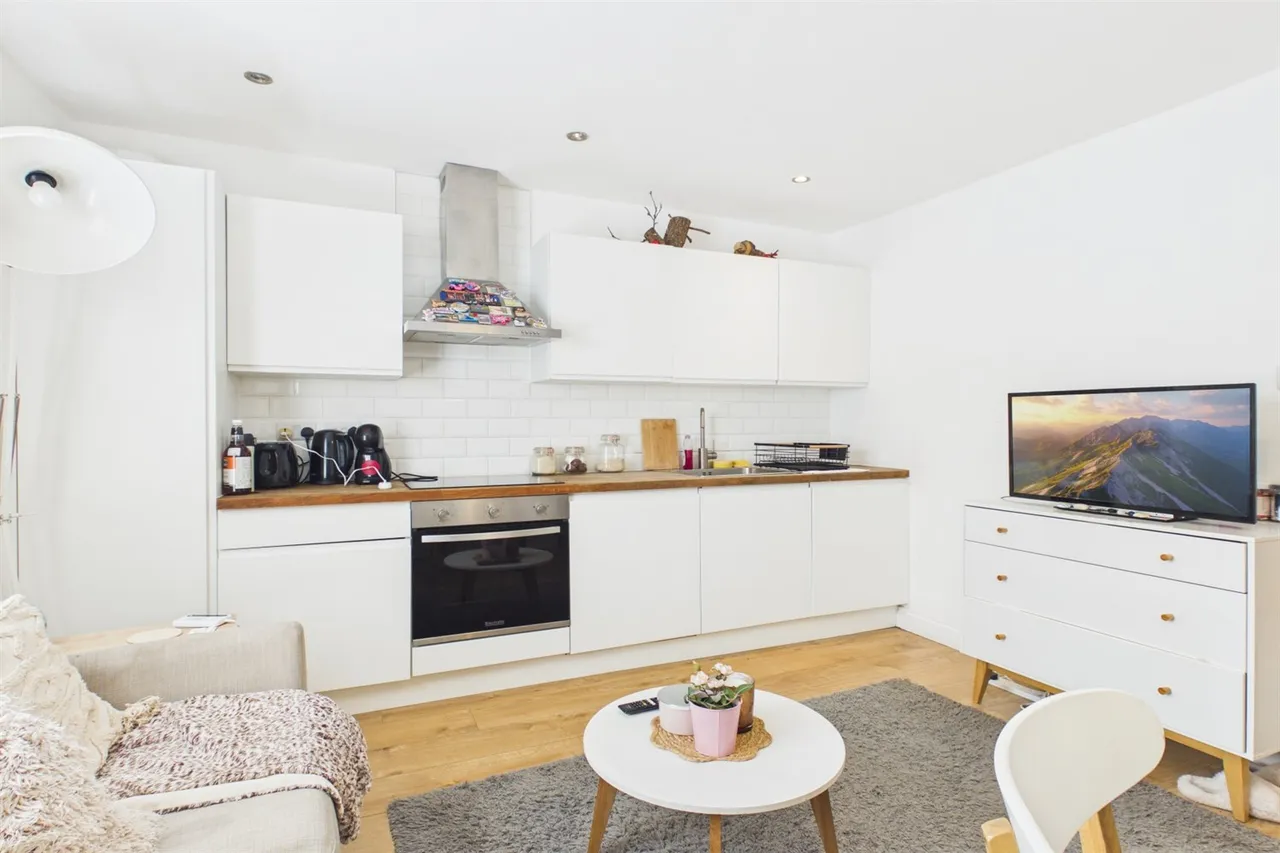 1 bed flat to rent — London, SW16 3PX