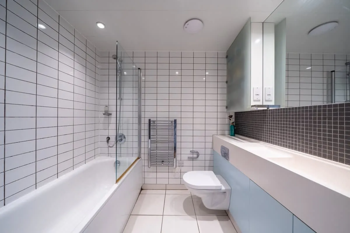 Chadwell Lane, London, N8, photo 10