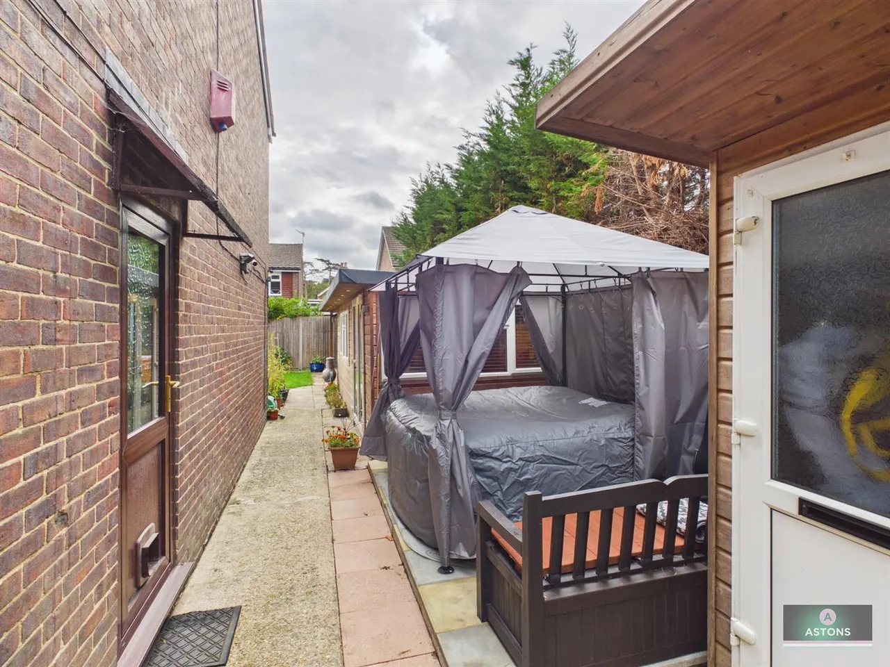 Cotswold Close, West Green, photo 19