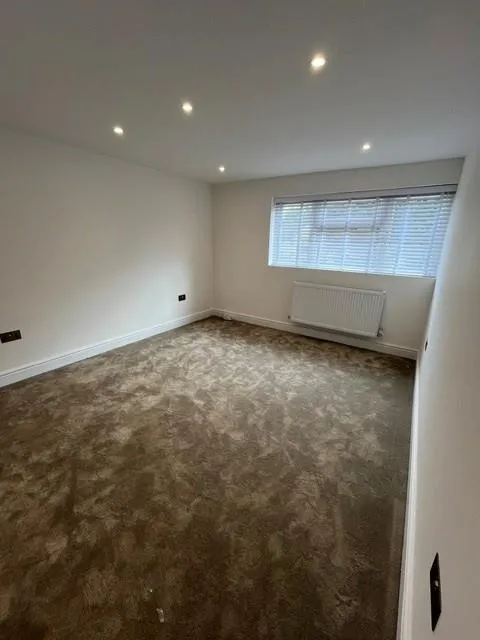 Summers Lane, North Finchley, N12, photo 3