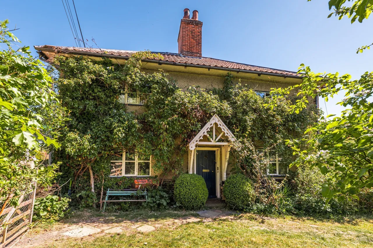 3 bed house for sale, A Versatile Period Home in Southburgh