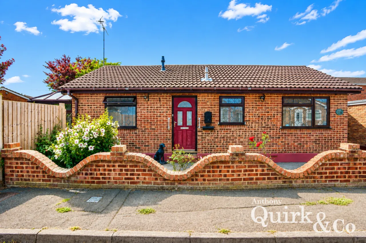 2 bed house for sale, Gainsborough Avenue, Canvey Island, SS8