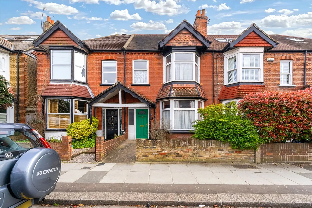 4 bed house for sale — Percy Road, Hampton, TW12 2JW
