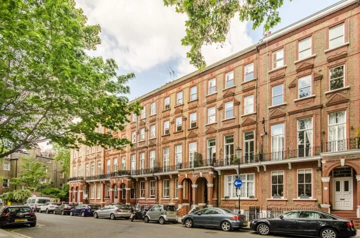 4 bed flat to rent — Second and Third Floor, 47 Nevern Square, London