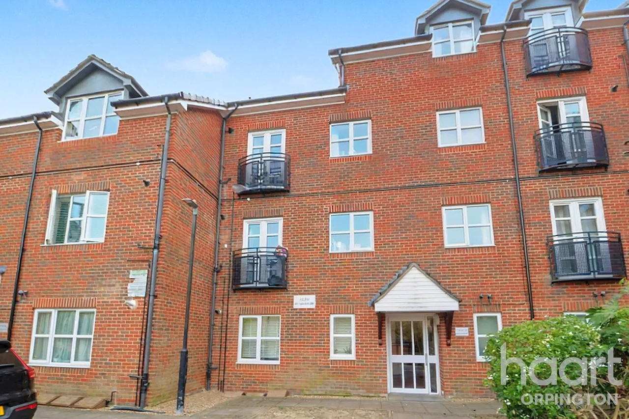 2 bed flat for sale, Ranmore Path, Orpington, BR5