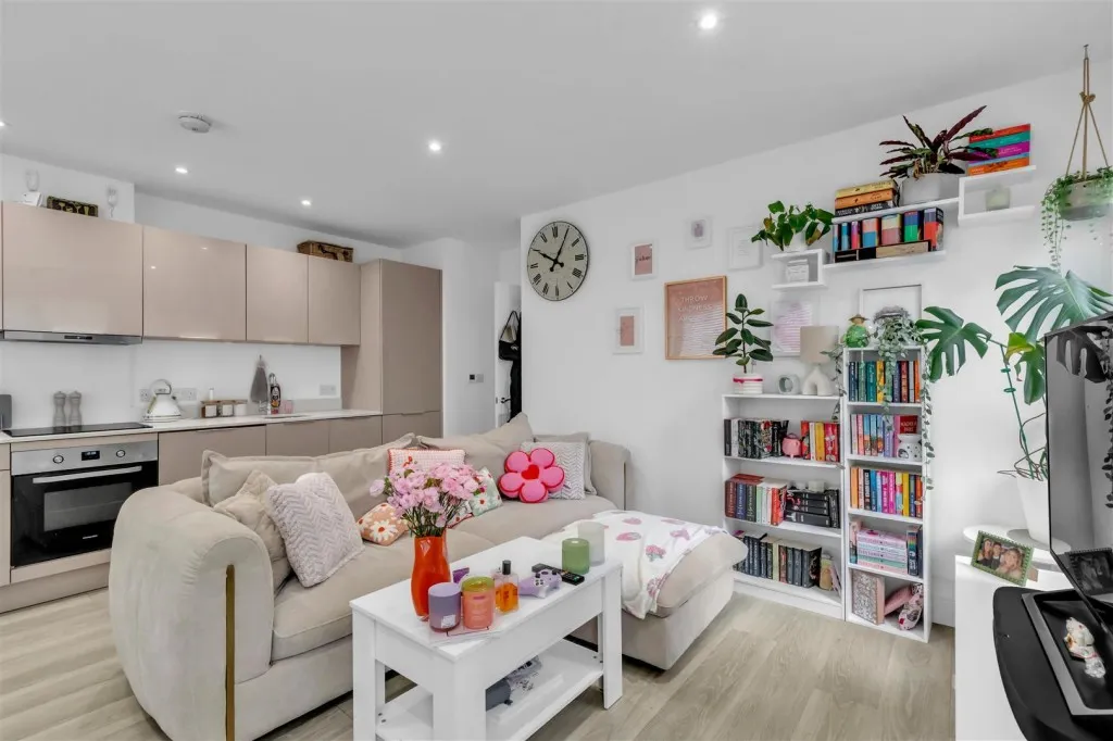 North Street, Horsham, RH12, photo 5