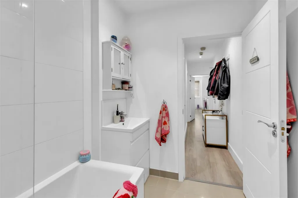 North Street, Horsham, RH12, photo 10