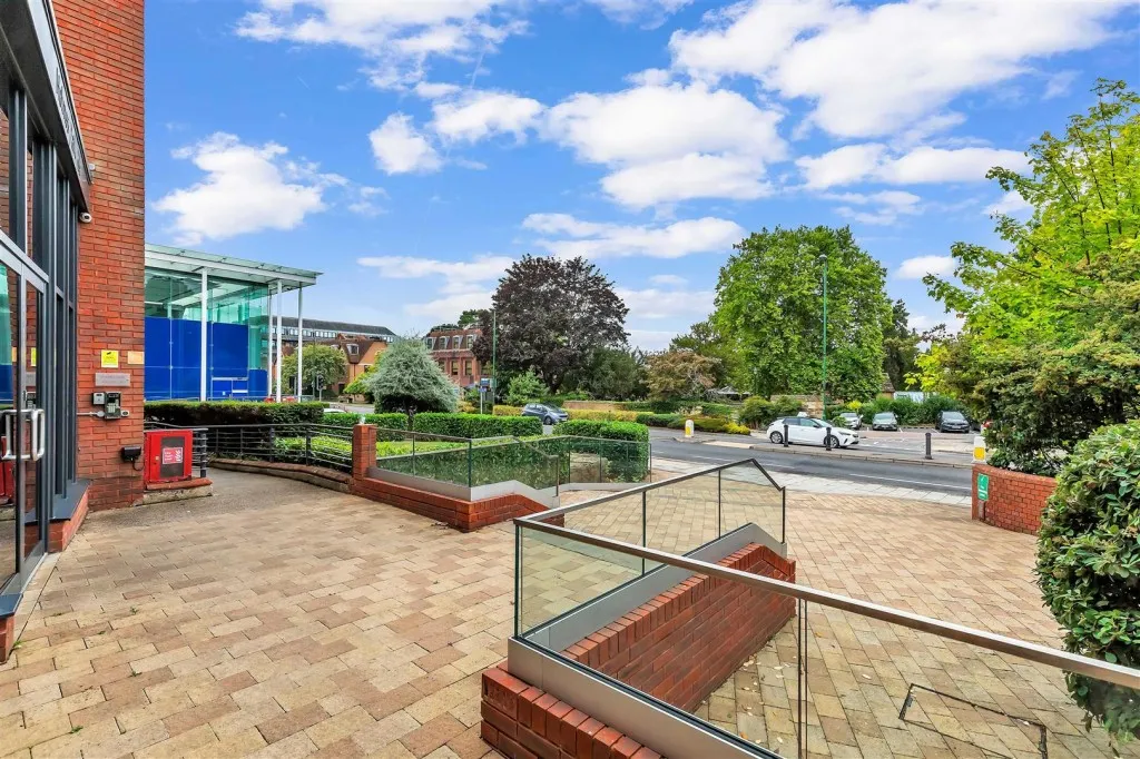 North Street, Horsham, RH12, photo 12