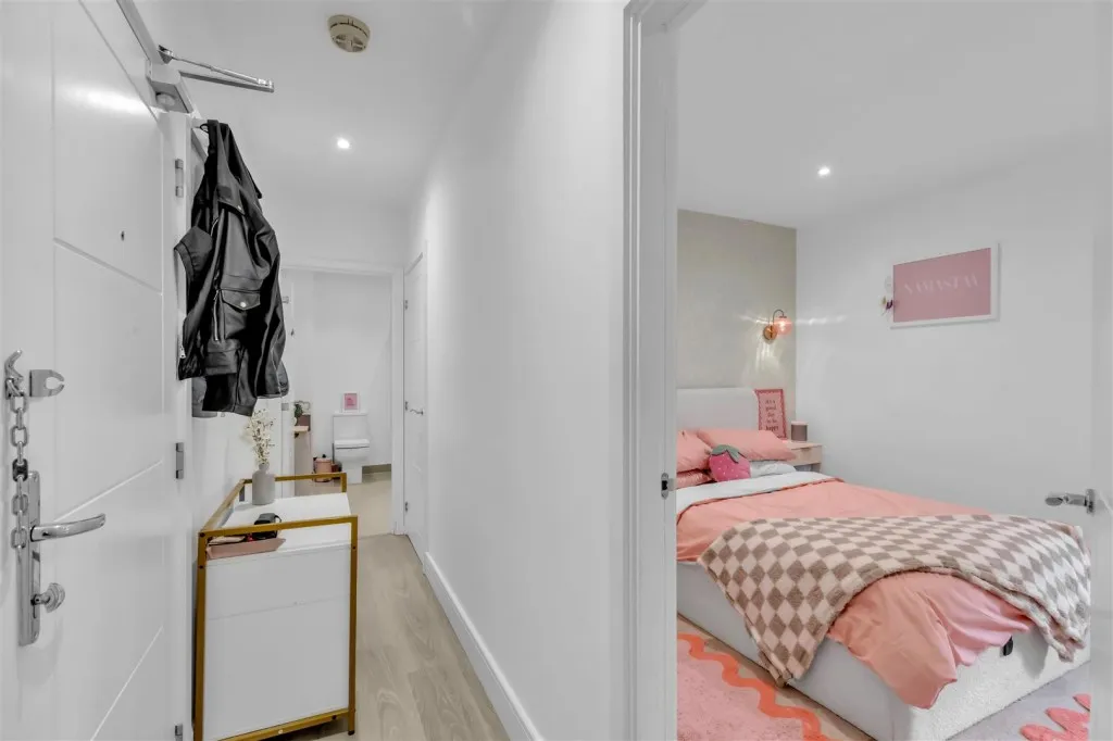 North Street, Horsham, RH12, photo 8