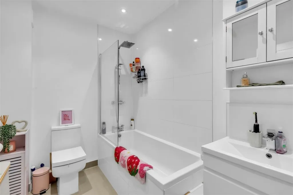 North Street, Horsham, RH12, photo 9