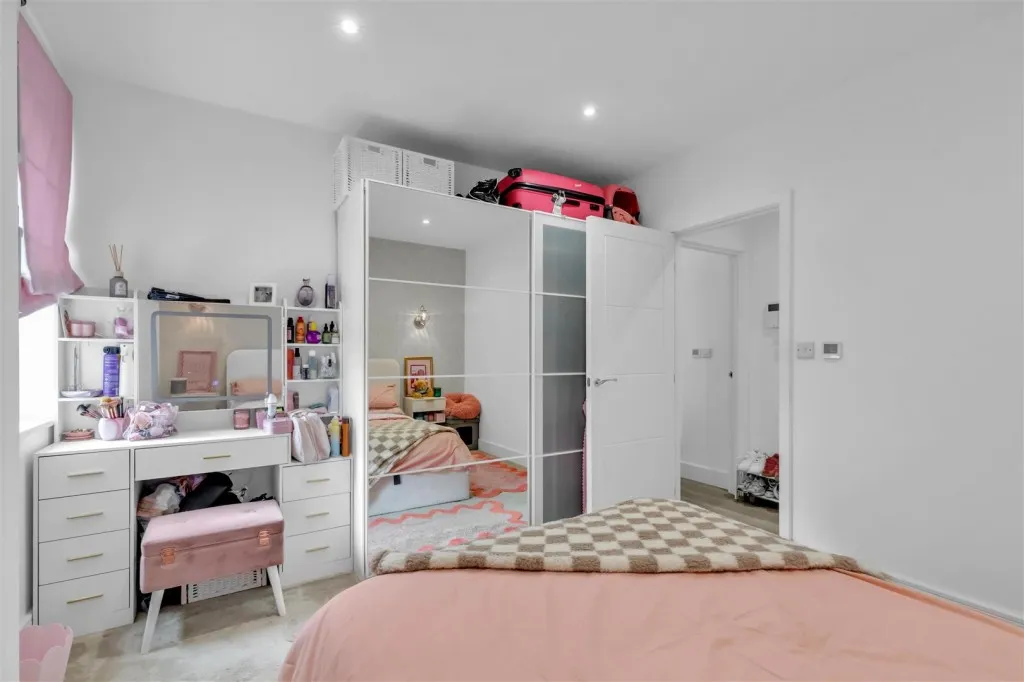North Street, Horsham, RH12, photo 7