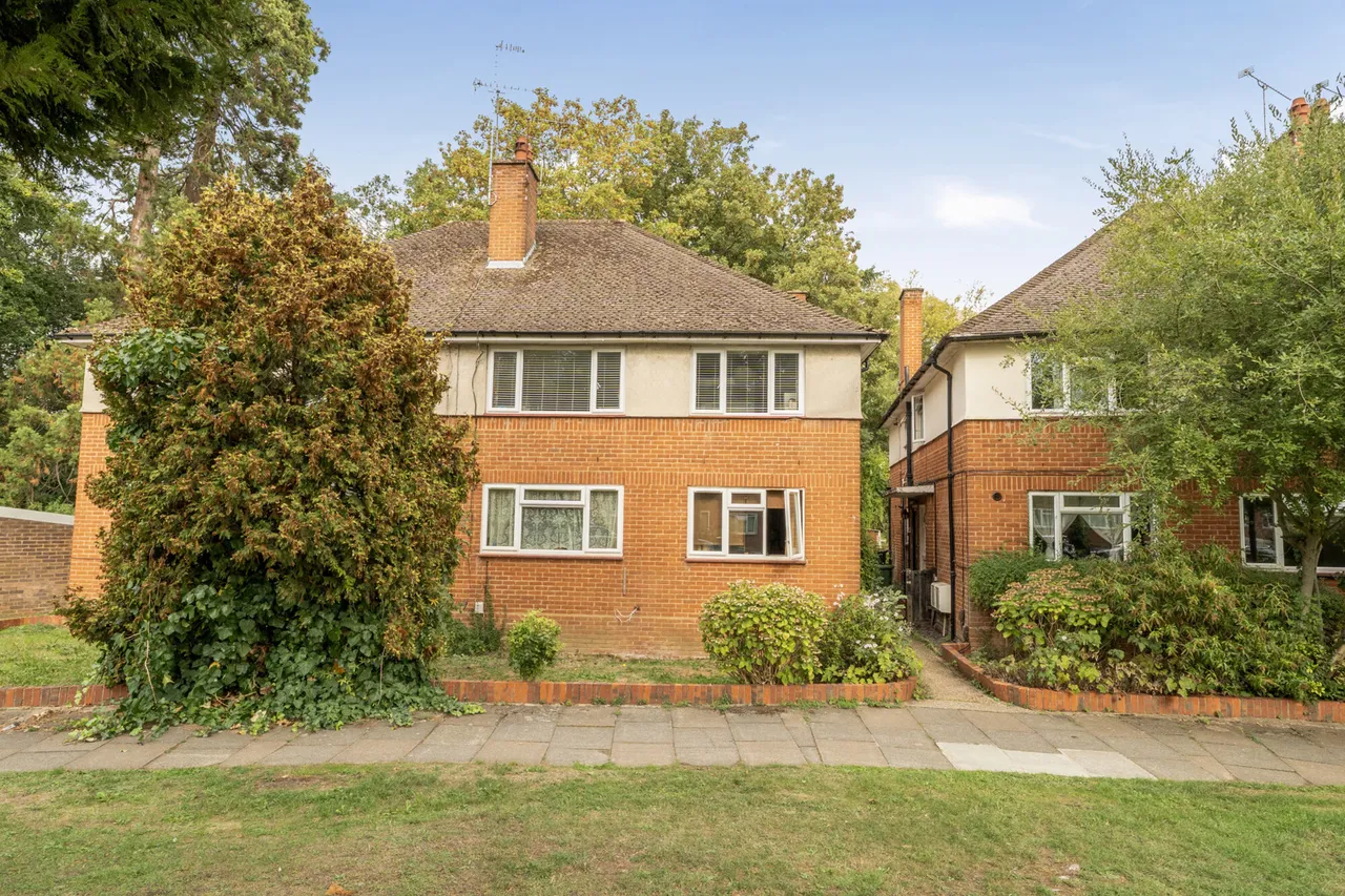 Lloyd Court, Pinner, HA5, photo 19