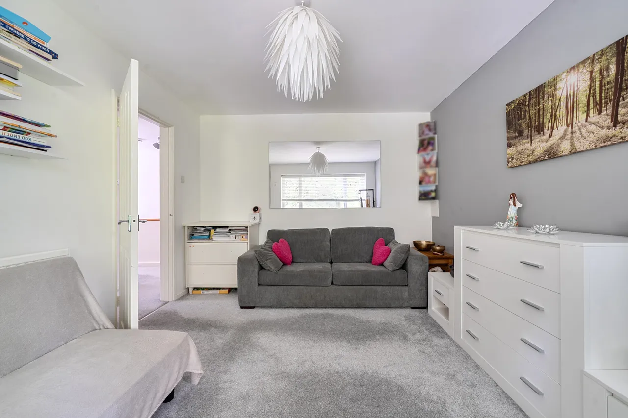 Lloyd Court, Pinner, HA5, photo 12