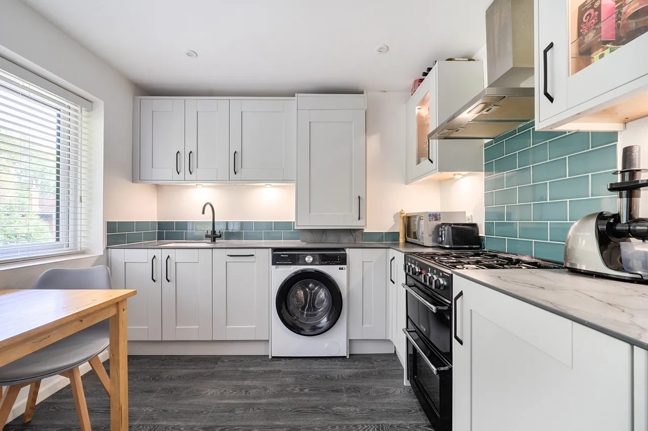 Lloyd Court, Pinner, HA5, photo 4