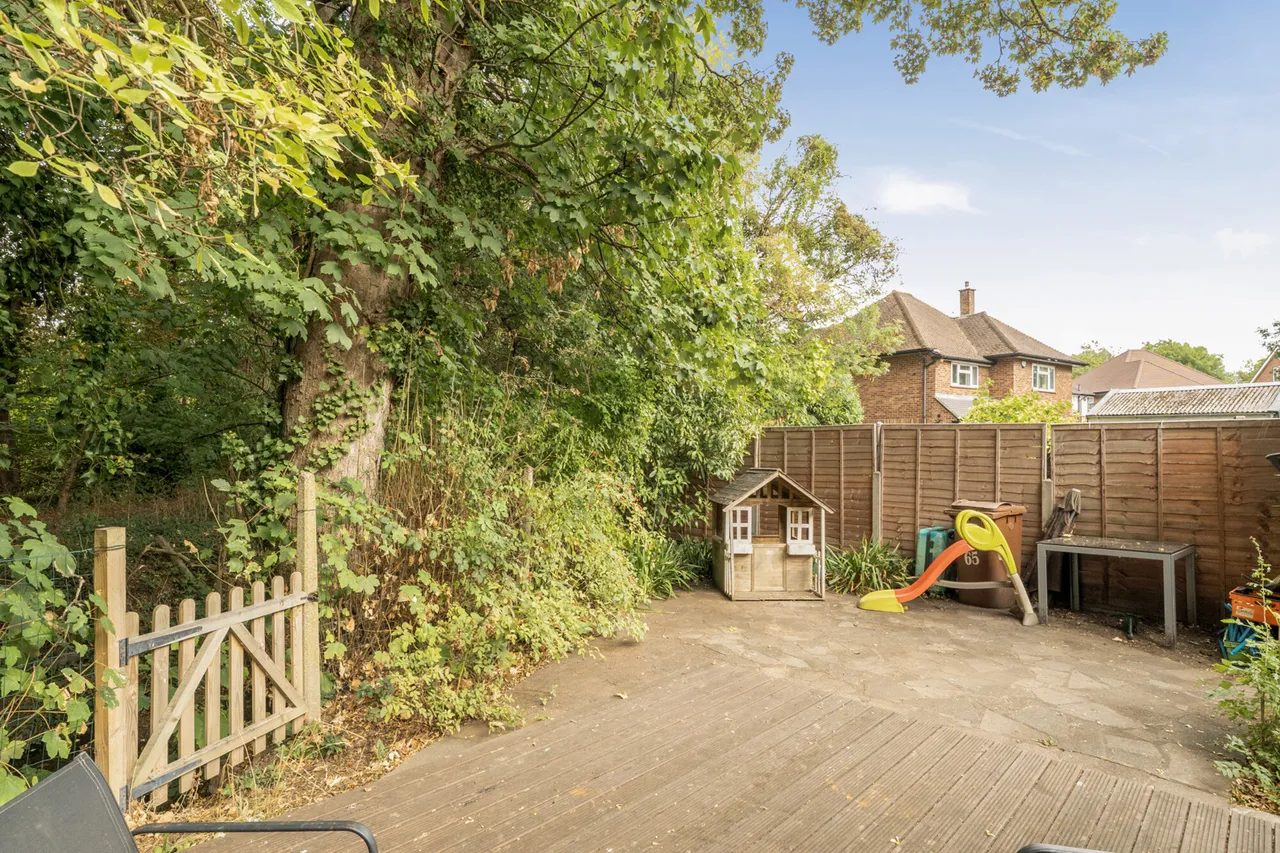 Lloyd Court, Pinner, HA5, photo 5