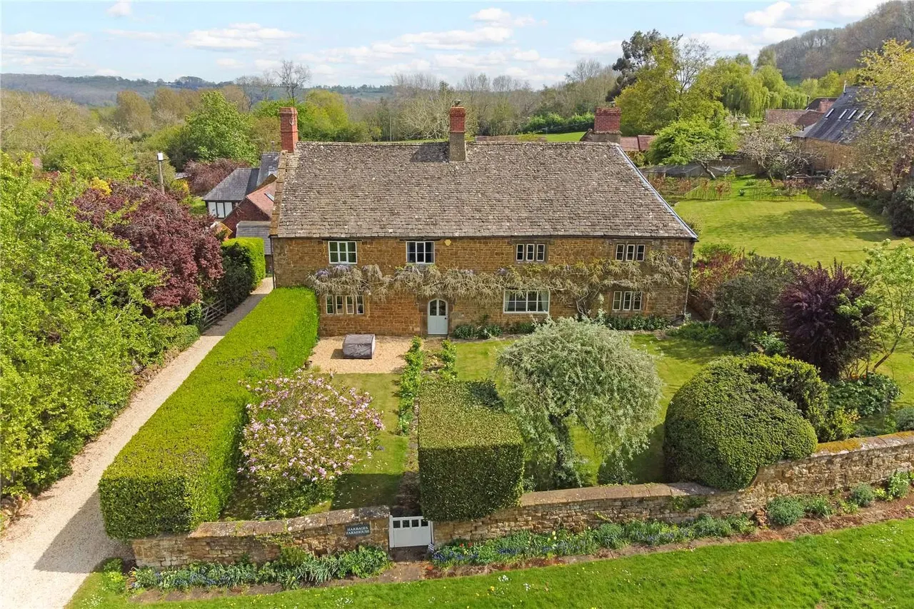 5 bed house for sale, The Green, Warmington, OX17