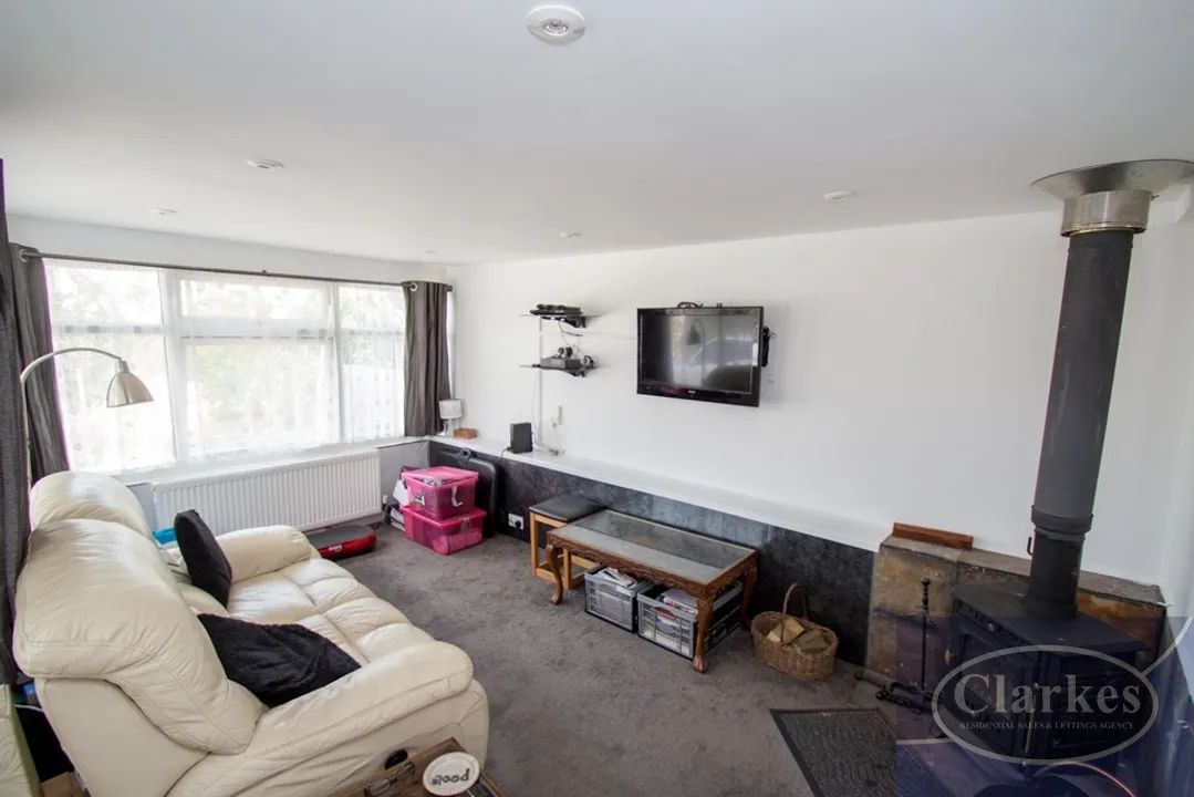 Columbia Road, Ensbury Park, photo 5