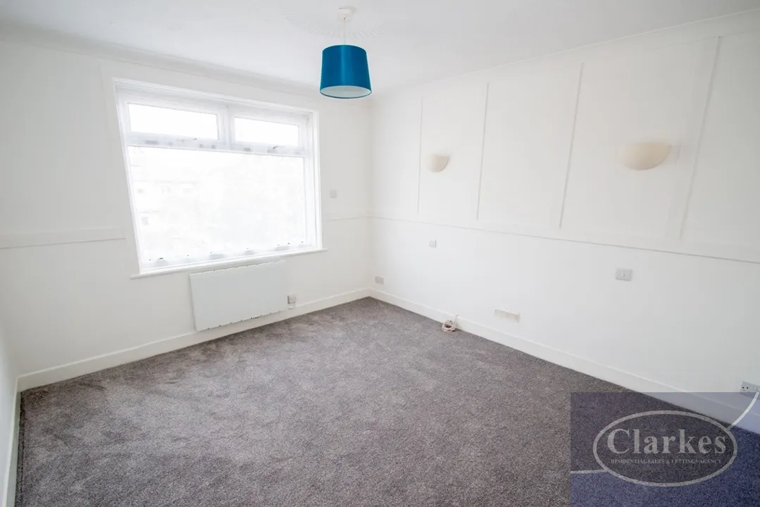Columbia Road, Ensbury Park, photo 10