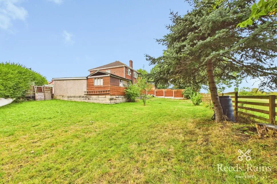 Whitechapel Grove, Scholes, West Yorkshire, BD19, photo 2
