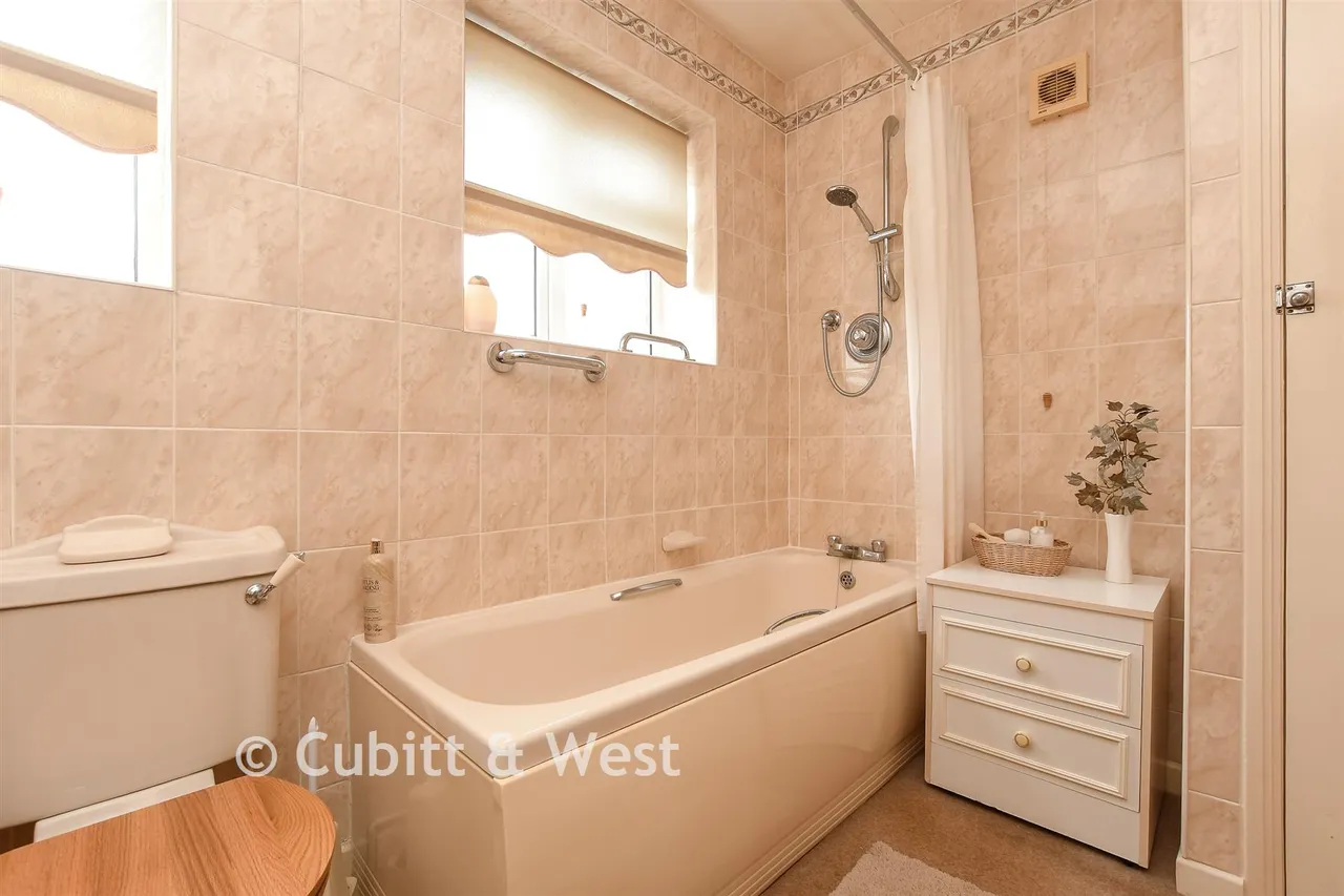 Orchard Way, Reigate, RH2, photo 10