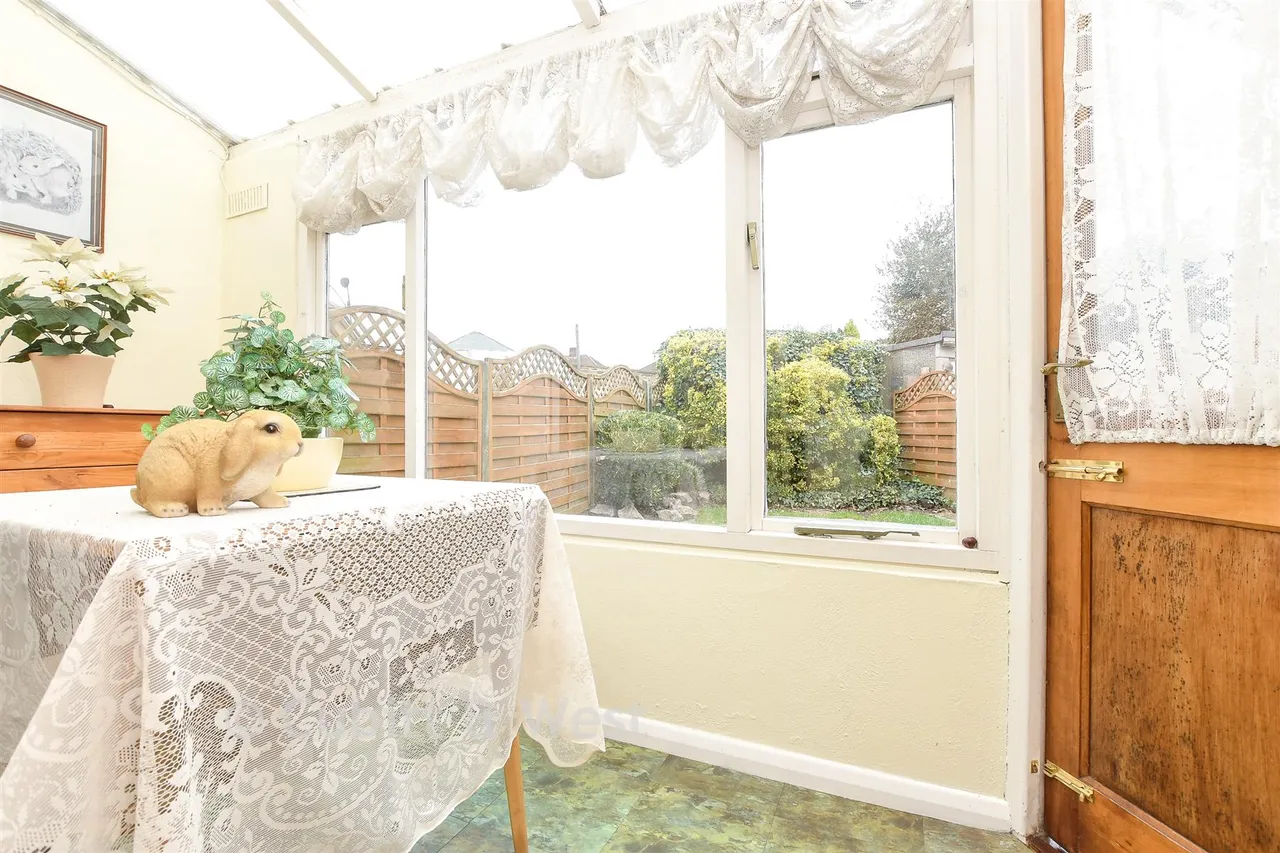 Orchard Way, Reigate, RH2, photo 14