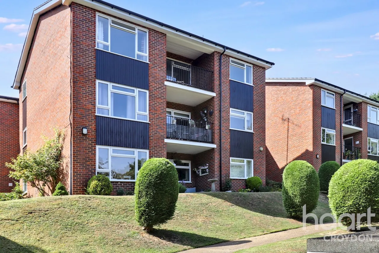 1 bed flat for sale, Park Road, Kenley, CR8