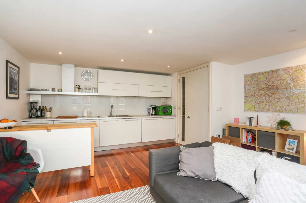 Bromells Road, Clapham Common, SW4 0BG, photo 5