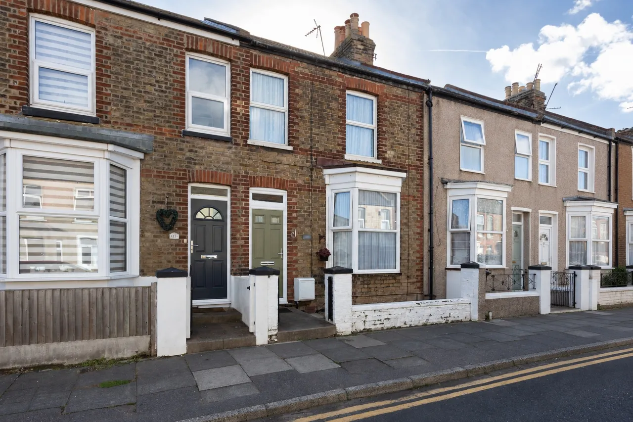 2 bed house for sale, Byron Avenue, Margate, CT9