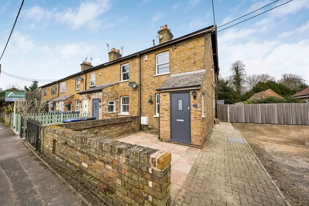 3 bed house for sale — Bangors Cottages, Iver, Bucks