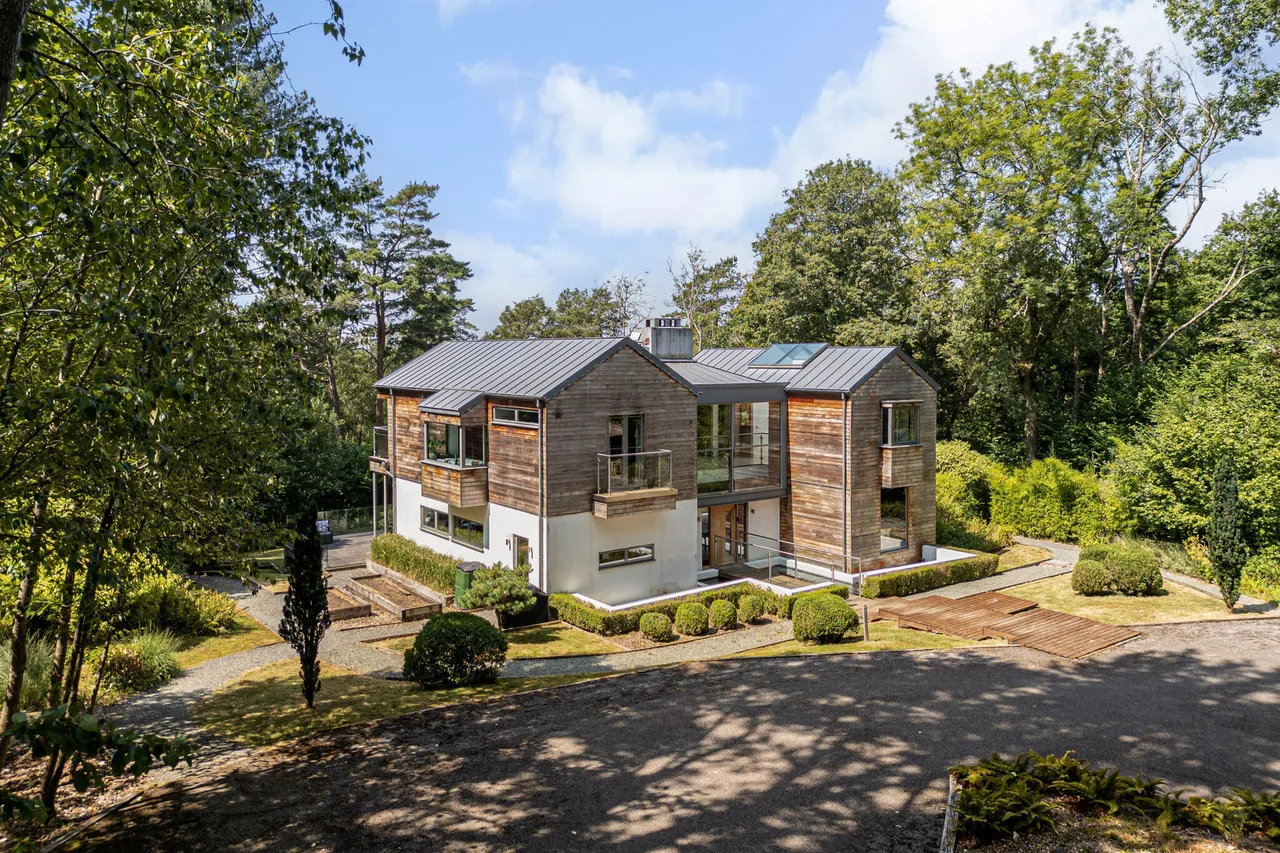 Vann Lake Road, Ockley, RH5, photo 4