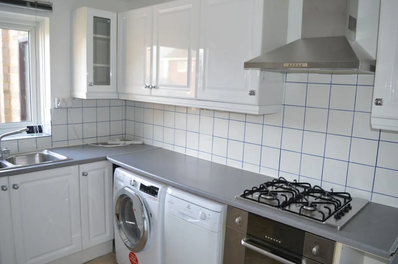 Portswood Drive, Bournemouth, BH10, photo 3
